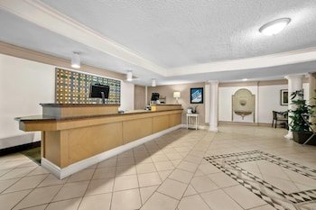 Howard Johnson by Wyndham Columbus Fort Benning