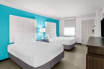 Howard Johnson by Wyndham Columbus Fort Benning