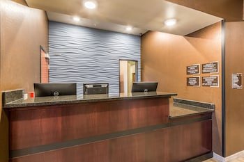 Cobblestone Hotel and Suites Hartford