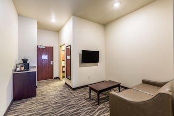 Cobblestone Hotel and Suites Hartford