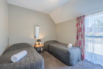Manuka Crescent Motel