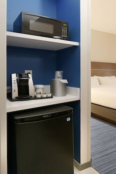 Holiday Inn Express & Suites Williamstown - Glassboro