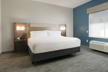 Holiday Inn Express & Suites Williamstown - Glassboro