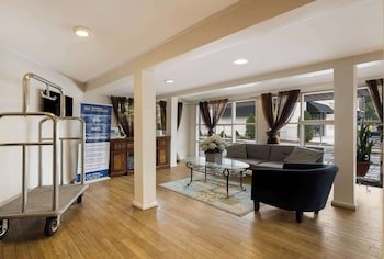 SureStay Plus by Best Western Woodbury Inn