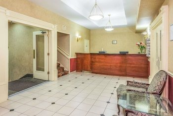 Howard Johnson by Wyndham Toronto Downtown West