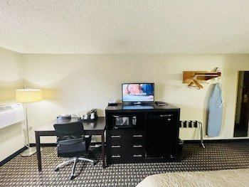 Super 8 by Wyndham Clear Lake