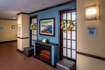 Holiday Inn Express & Suites Lebanon