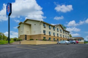 Motel 6 Montoursville, PA