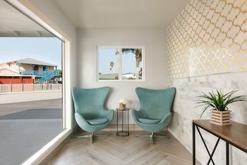 Torch Lite Inn at the Beach Boardwalk
