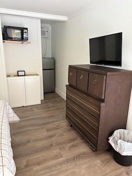 The Saratoga Garden Motel