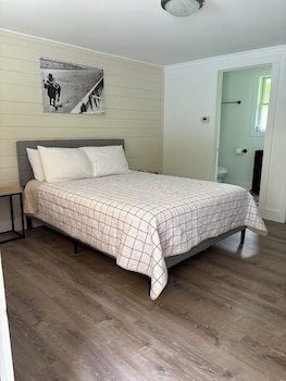 The Saratoga Garden Motel