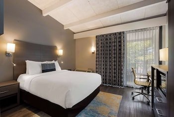The Hub Middletown: A Best Western Signature Hotel