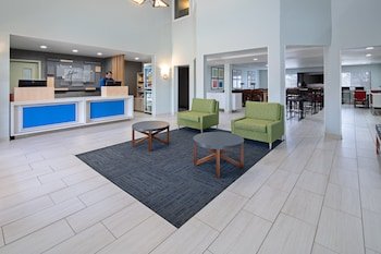 Holiday Inn Express & Suites Watsonville