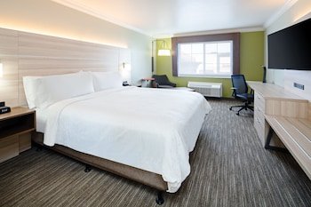 Holiday Inn Express & Suites Watsonville