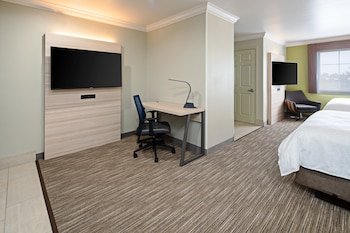 Holiday Inn Express & Suites Watsonville