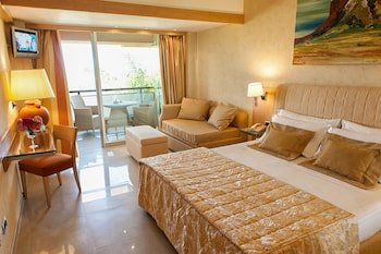 Acacia Resort