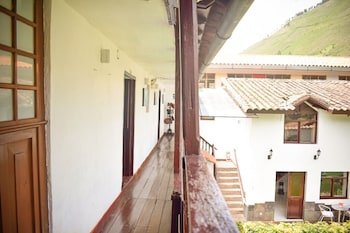 R House Valle Sagrado Private Collection