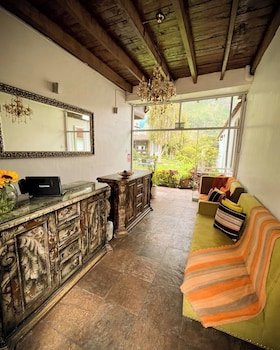R House Valle Sagrado Private Collection