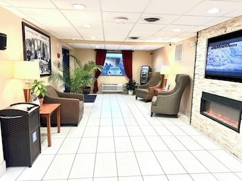 Super 8 by Wyndham Frederick