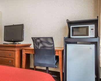Econo Lodge Glens Falls / Lake George