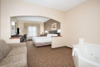 Holiday Inn Express Hotel & Suites Concordia US81