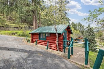 Ponderosa Pines Inn and Cabins