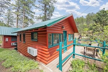 Ponderosa Pines Inn and Cabins