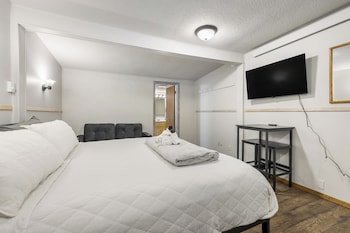 Ponderosa Pines Inn and Cabins