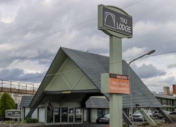 Tiki Lodge