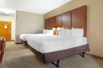 Comfort Suites Inn At Ridgewood Farm