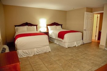 Lake Grassy Inn & Suites