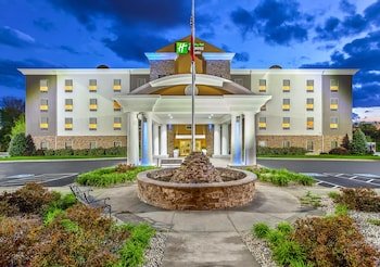 Holiday Inn Express & Suites Morristown