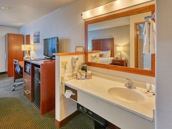 Yellowstone River Inn and Suites