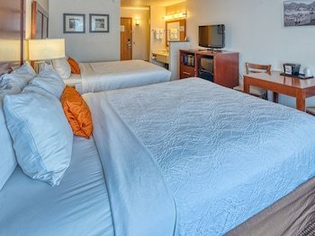 Yellowstone River Inn and Suites