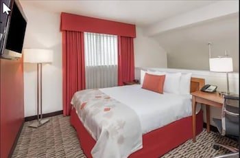 Craigshire Suites St Louis Westport Plaza