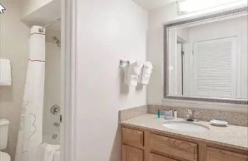 Craigshire Suites St Louis Westport Plaza
