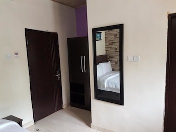 Eddy Vic Hotel
