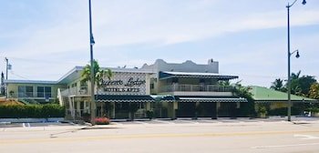 Queens Lodge Motel & Apartments