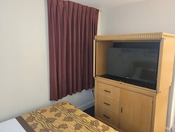 Queens Lodge Motel & Apartments