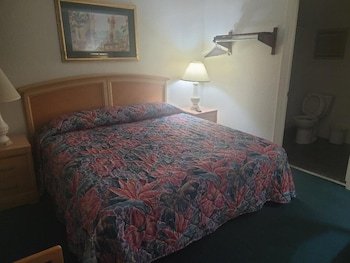 Queens Lodge Motel & Apartments
