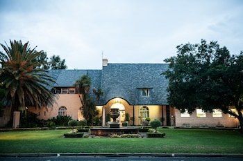 Scotts Manor Guesthouse & Conference Centre