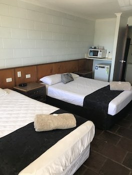 Central Motel Commercial Hotel
