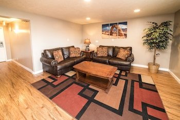 Red Ledges Inn