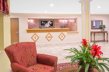 Days Inn by Wyndham Lake Village