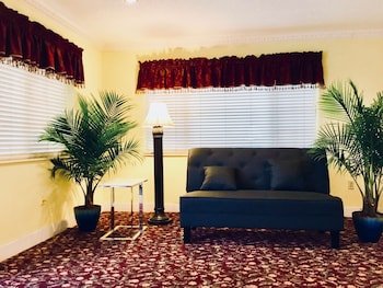 Days Inn by Wyndham Lake Village