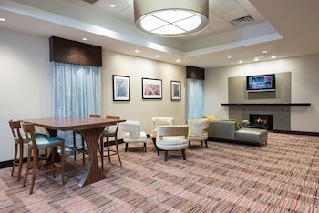 DoubleTree by Hilton Grand Rapids Airport