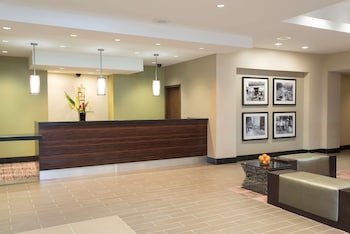 DoubleTree by Hilton Grand Rapids Airport