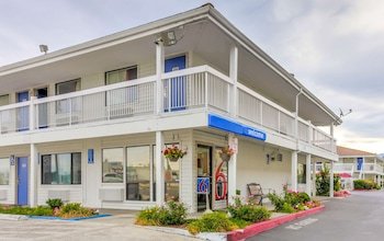 Motel 6 Medford North