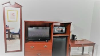 Rancho San Diego Inn & Suites
