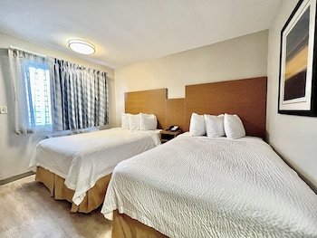 Days Inn & Suites by Wyndham Arlington Near Six Flags